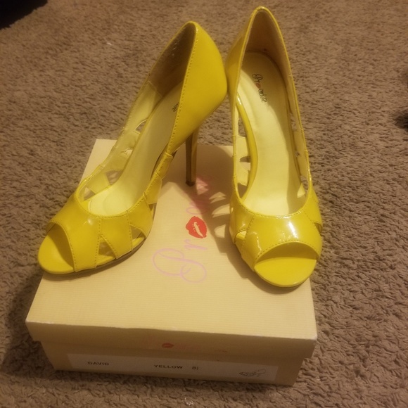 Heels - Picture 4 of 4